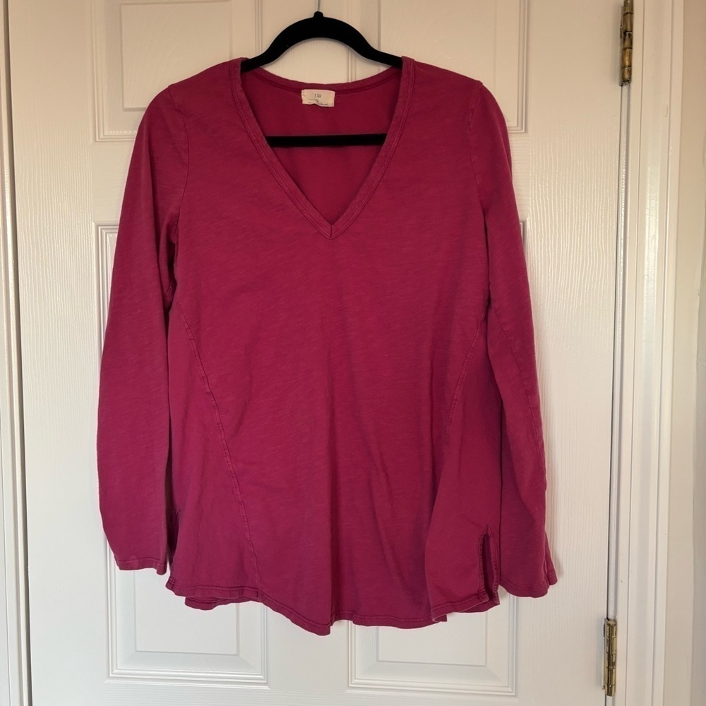 Anthropologie t.la Raspberry Long Sleeve V-neck Tee Shirt Size Small